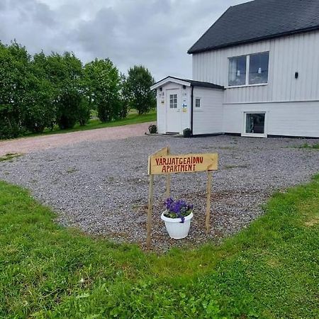 Varjjatgeainu Apartment Nesseby Varangerbotn エクステリア 写真